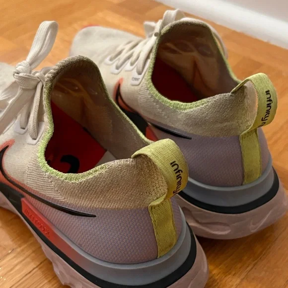 Nike Women’s React Infinity Run Flyknit Running Shoes - Picture 4 of 5